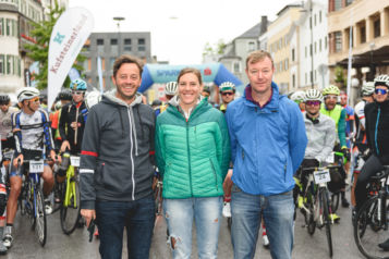 Auf dem Bild v.l.n.r.: Stefan Pühringer (GF TVB Kufsteinerland), Rennleiter Frank Rietzler und Vanessa Klaus (TVB Kufsteinerland)