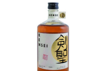 Japanische Perfektion erleben Whiskyliebhaber mit Kensei, dem Blended Whisky, der nach Kriegern mit legendären Fähigkeiten in der Schwertkampfkunst benannt wurde. 