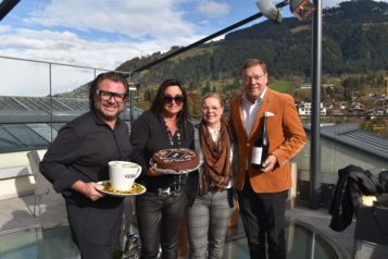 Auf dem Bild v.l.n.r.: Betreiber Michael Staybl mit seiner Gattin Manuela, Mag.(FH) Barbara Trapl (Unterberger Immobilien) und KR Fritz Unterberger
