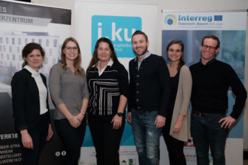 Auf dem Bild v.l.n.r.: Susanne Felzmann (Euregio Inntal), Fiona Aschenbrenner und Karin Steiner von i.ku, Daniel Artmann (Stellwerk 18), Lisa Spöck und Klaus Kleewein von der Standortagentur Tirol.