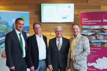Auf dem Bild v.l.n.r.: Kurt Hummel (Direktor DAS SIEBEN), Vortragender Dr. med. Helmut Hiertz, Vortragender Dr. med. Wolf-Dietrich v. Bessing und Chairman des Symposiums, KR Mag. Engelbert Künig (Geschäftsführer DAS SIEBEN)
