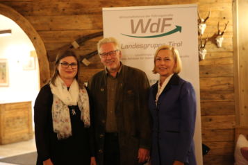 Auf dem Bild v.l.n.r.: Michaela Öfner (Verein Eltern-Kind-Zentrum), Ernst Bauer (Al-KO Kober) und Ingrid Partl (Beratung - Training – Coaching).