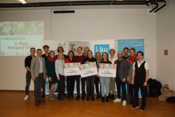 Alle TeilnehmerInnen des i.ku-FIT4BUSINESS Finales 2019 mit den Juroren.