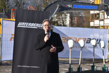 Bürgermeister Mag. Martin Krumschnabel bekundete im Rahmen des Spatenstichs seine Freude, dass ein solch nachhaltiges Projekt wie das Naturquartier in Kufstein entsteht.