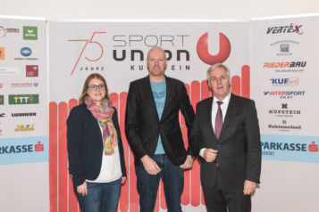 V.l.n.r.: Mag. Alexandra Einwaller (Obfrau Sportrat Stadt Kufstein), Michael Seywald (Obmann Sportunion Kufstein) und Mag. Reinhard Waltl (Vorstandsdirektor Sparkasse Kufstein). 