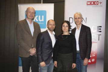Auf dem Bild v.l.n.r.: Dr. Roman Stöger (FH Kufstein Tirol), Markus Gwiggner (i.ku Innovationsplattform Kufstein & Geschäftsführer styleflasher), Birgit Pristauz (Bichlbäck Ebbs) und Prof. (FH) DI Dr. Martin Adam (FH Kufstein Tirol).