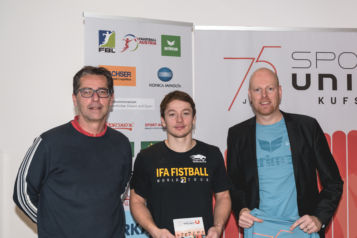 Mag. Hannes Dinböck (Generalsekretär Österreichischer Faustballbund, Jakob Huemer (Faustball-Teamspieler und Kapitän des Österreichischen Meisters Union Tigers Vöcklabruck) und Michael Seywald (Obmann Michael Seywald) blicken spannenden Endspielen beim großen Final3 in Kufstein entgegen (v.l.n.r.).