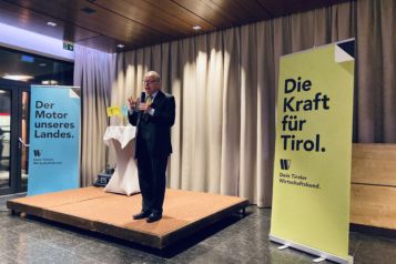 Wortgewandt und durchaus scharfzüngig hielt Wirtschaftsexperte Ronald Barazon kürzlich einen Vortrag in Kufstein. 