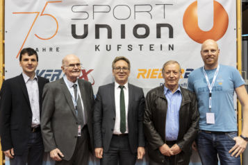 Auf dem Bild v.l.r.: Mathias Neuwirth (Generalsekretär ÖTTV), Gerhard Enders (Ehrenpräsident TTTV), Bürgermeister Martin Krumschnabel, Günther Mitterbauer (Präsident Sportunion Tirol) und Michael Seywald (Obmann Sportunion Kufstein).