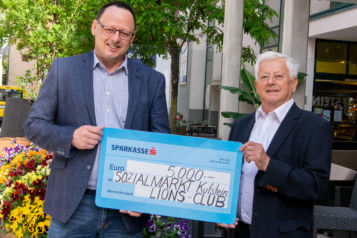 Auf dem Bild v.l.n.r.: Robert Wehr (Sozialmarkt Kufstein) und Herbert Rainalter (Lions Club Kufstein)