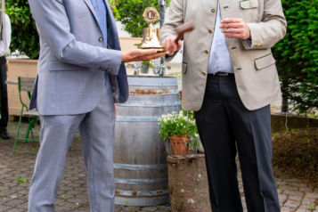 Günter Klausner (links) übergibt das Amt des Lions-Präsidenten an Dietmar Waitz.
