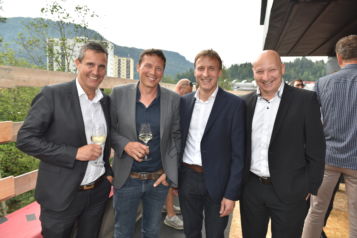Auf dem Bild v.l.n.r.: Gerald Unterberger (Geschäftsführer Unterberger Automobile), Architekt Andreas Walter (HVW Architekten), Josef Feichtner (Geschäftsführer Unterberger Immobilien) und Josef Gruber (Geschäftsführer Unterberger Gruppe).