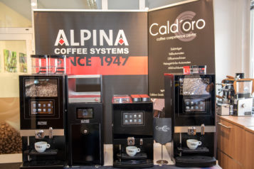 Mit der ALPINA New Generation präsentiert Cald'oro drei neue Modelle in unterschiedlichen Größen, die 50 bis 200 Tassen Kaffee in nur einer Stunde kreieren.