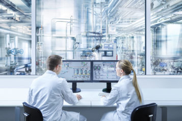 Als Wegbegleiter bei Digitalisierung und Automatisierung arbeiten die Ingenieure der SPIEGLTEC GmbH mit modernsten 3D-Planungstools und Technologien.