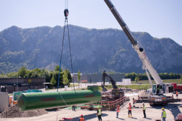 Die Kundinnen und Kunden profitieren vom idealen Standort der Tankstelle direkt an der Autobahn A93.