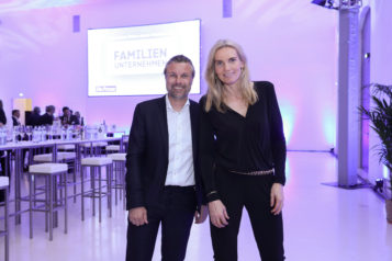 i+R Gruppe-Miteigentümer Reinhard Schertler mit Verena Rieder, RIEDERBAU-Leiterin Personalentwicklung.