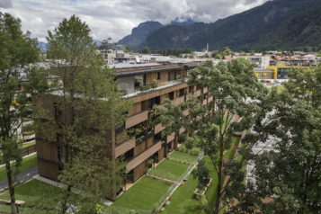 Das fünfstöckige Gebäude wurde zur Gänze in Massivholzbauweise realisiert.