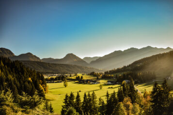 Farbenreiche Wälder, klare Luft und weite Ausblicke prägen die besondere Stimmung dieser Jahreszeit.