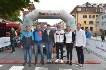 Auf dem Bild v. l. n. r.: Bürgermeister Martin Krumschnabel, Veranstalter Frank Rietzler, Maria Plangger (TVB Kufsteinerland), Obmann Georg Hörhager (Obmann TVB Kufsteinerland), Vanessa Klaus (TVB Kufsteinerland) und  Armin Pfluger (Geschäftsstellenleiter Sparkasse Kufstein)