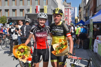 So sehen Sieger aus: Die Engländerin Amalie Cooper und der Österreicher Stefan Kirchmair siegten beim Kufsteinerland Radmarathon.