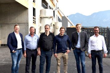 Auf dem Bild v.l.n.r.: Gerald Mitterer-Küblwirth (Bauleitung), Helmut Farthofer, Architekt Peter Ramsauer, Stefan Hundsbichler, Florian Unterberger und Karl Farthofer. 