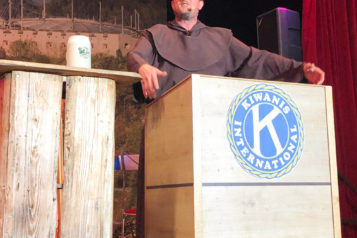 Ob live im Stadtsaal oder gemütlich dahoam – die Mitglieder des Kiwanis Clubs veranstalten den Kufsteiner Starkbieranstich erstmals in hybrider Form.