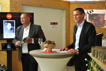 Thomas Siedler (l.) und Gerald Unterberger (r.) (beide Geschäftsführer ALPINA COFFEE SYSTEMS) gaben spannende Einblicke in die Firmengeschichte und bilanzierten über das vergangene Geschäftsjahr.