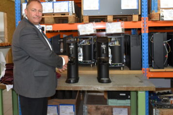 Das Team von ALPINA COFFEE SYSTEMS präsentierte eine Produktneuheit in Form eines Prototypen: Die Filterkaffeemaschinenserie „ALPINA FILTER 92°“ soll um ein Modell mit einem Auslauf erweitert werden. 