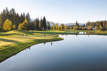 Der abwechslungsreiche 18-Loch-Waldgolfplatz mit einer Gesamtlänge von 5.882 Metern bietet pure Natur und Stille.
