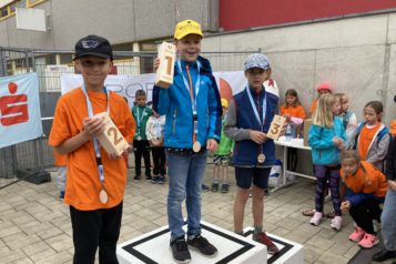 Alle Schüler:innen durften sich am Ende eines gelungenen Tages über eine Medaille freuen. 