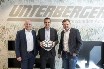 Auf dem Bild v.l.n.r.: Josef Gruber (Geschäftsführer Unterberger Gruppe), Gerald Unterberger (Geschäftsführer Unterberger Automobile) und Fritz Unterberger jun. (Geschäftsführer Unterberger Automobile). 