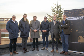 Auf dem Bild v. l. n. r.: Josef Gruber (GF Unterberger Gruppe), Florian Unterberger (GF Unterberger Immobilien), KR Fritz Unterberger, Sebastian Herbig (Vertrieb Unterberger Immobilien), Florian Huber (Projektleiter Unterberger Immobilien) und Josef Feichtner (GF Unterberger Immobilien)