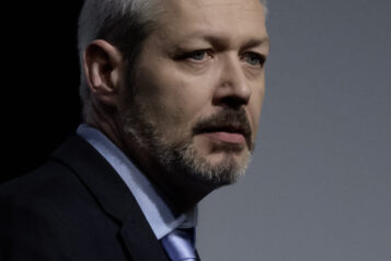 König Claudius: Klaus Schneider glänzt als gerissener und manipulativer König Claudius.