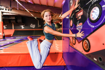 Mit 14 verschiedenen Attraktionen, von Trampolinen bis zu interaktiven Spielbereichen, wird das JUMP House zum neuen Freizeit-Hotspot.