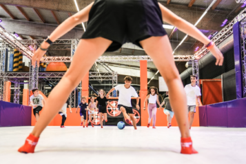 Klassische Sportarten wie Fußball und Basketball werden neu interpretiert und runden das Sporterlebnis ab.