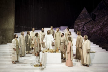 Das letzte Abendmahl – Christoph Esterl als Jesus in einem der bewegendsten Momente der Passionsgeschichte.