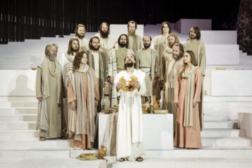 Ein einfaches Bild – und doch so kraftvoll: Stefan Pfisterer verkörpert Jesus beim Abendmahl.