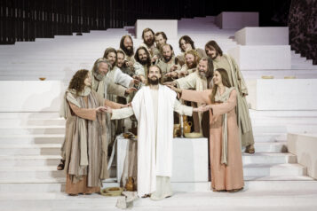 Ein starkes Ensemble und ein eindrucksvoller Jesus-Darsteller: Stefan Pfisterer bei den Proben zur Erler Passion 2025.
