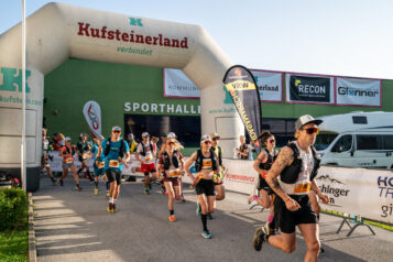 Auf die Plätze, fertig, los: Früh morgens um 7:00 Uhr gingen die Teilnehmer:innen des KOASA-55-Panorama-Trails an den Start.