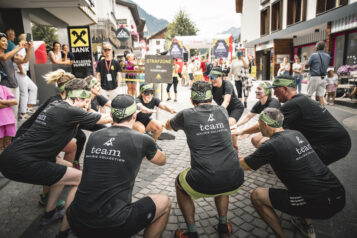 Gemeinsam erfolgreich durchkämpfen bis ins Ziel - das stärkt den Teamgeist und den Zusammenhalt.
