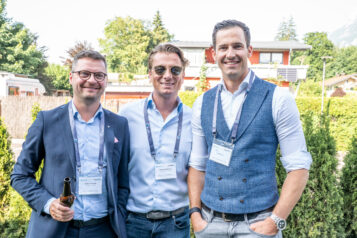 V.l.n.r.: Robert Woods (Volksbank Kufstein), Mark Bondorfer (ImmoAllianz) und Rechtsanwalt Matthias Atzl