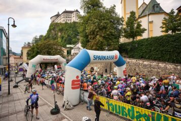 Die Spannung vor dem Start ist enorm. Der Obere Stadtplatz wird zum Hexenkessel.