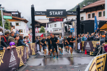 Schon beim Start ganz vorne mit dabei: Zweifachsieger Florian Holzinger.
