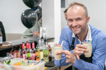 Show-Barkeeper Andy Mayrhofer in seinem Element.