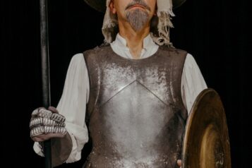 Franz Osl als Miguel de Cervantes alias Don Quijote: Im Musical „Der Mann von La Mancha“ verschmelzen Realität und Fantasie zu einer bewegenden Geschichte über Hoffnung und Menschlichkeit.