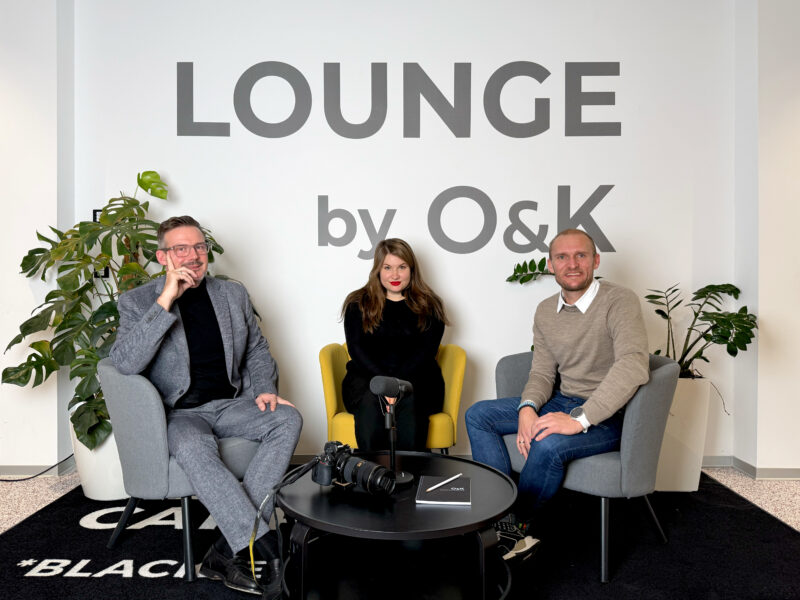 Thomas Oberhuber, Andrea Maria Hölbl und Armin Kuen präsentieren die O&K Academy.