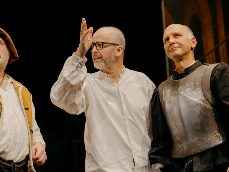 Szenen aus den Proben zu „Der Mann von La Mancha“ im Kultur Quartier Kufstein: Regisseur Georg Anker arbeitet mit dem Ensemble rund um Franz Osl (Don Quijote), Georg Mairhofer (Sancho Pansa), Astrid Egger (Aldonza/Dulcinea) und Philipp Bratschko an der neuen Musicalproduktion des Stadttheaters Kufstein.