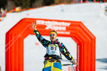 Jubel im Ziel beim Gaudi Skirennen am Retro Skitag