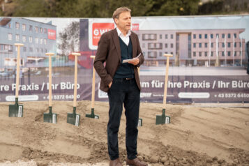 Josef Feichtner (GF Unterberger Immobilien) betonte, dass die enge und vertrauensvolle Zusammenarbeit mit der Gemeinde Kramsach ein wesentlicher Erfolgsfaktor für die Umsetzung dieses Projekts ist.