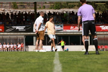 Ehrenanstoss von der Schirmherrin Nici Billa zum Finale des 15. Cordial Girls Cups.